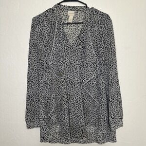Chicos Flounce-Front Leopard Top Size 1 Black‎ White Long Sleeve